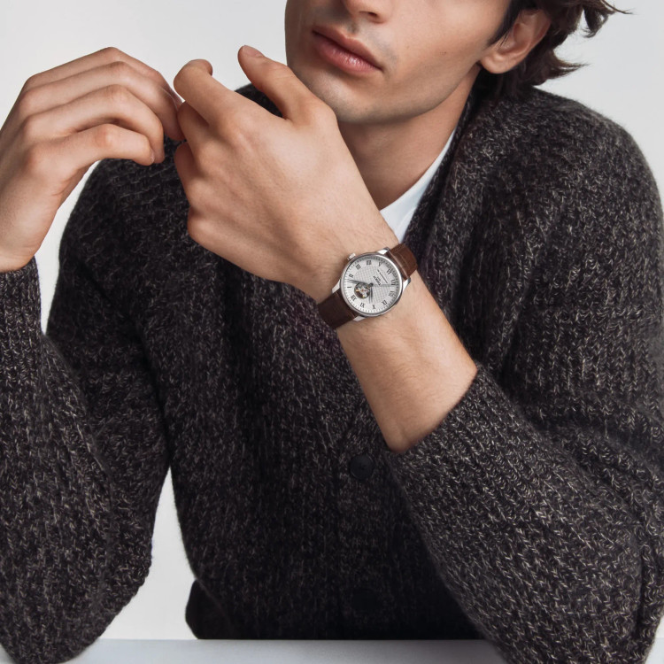ساعت تیسوت Le Locle Open Heart 39.3mm روی مچ دست